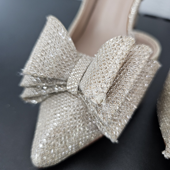 Betsey Johnson Gold Stiletto Heels Elegant Formal Shoes - Picture 4 of 10